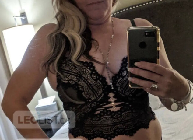 airport-outcallstiflers-mom-fantasysoccer-mom-female-escorts-in-mississauga-canada-big-4
