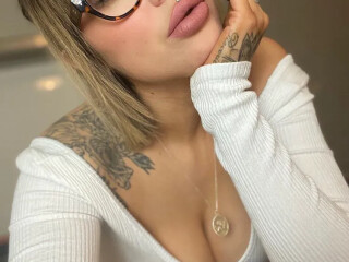 lizzy-female-escorts-in-edmonton-canada