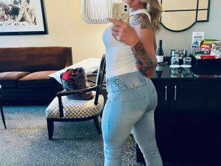 your-favorite-girl-female-escorts-in-vancouver-canada-719-287-5296