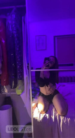 am-available-for-hookup-service-female-escorts-in-kelowna-canada-big-3
