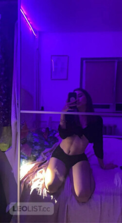 am-available-for-hookup-service-female-escorts-in-kelowna-canada-big-2