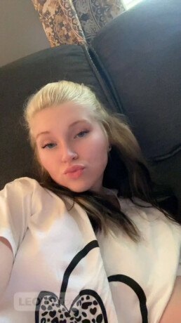 am-available-for-hookup-service-female-escorts-in-kingston-canada-big-3