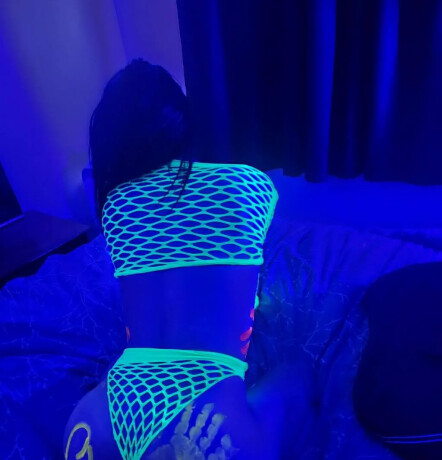 elle-female-escorts-in-burlington-canada-2893353703-big-1