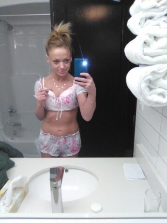 chrissy-female-escorts-in-winnipeg-canada-1-431-998-7019-big-0