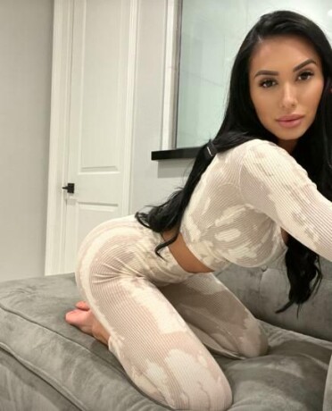 melinda-female-escorts-in-montreal-canada-1-867-877-3073-big-3