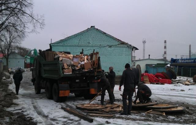vyvoz-musora-vyvoz-staroi-mebeli-xlama-v-smolenske-predlozenie-uslugi-v-obieiavlenii-u20321821-na-baraxlanet-big-0