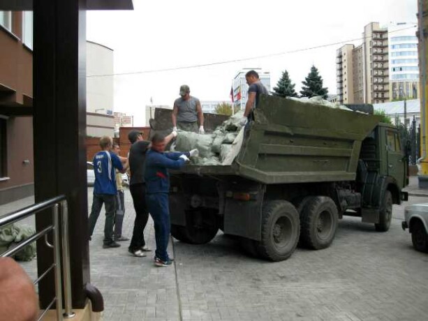 uborka-territorii-vyvoz-musora-i-xlama-v-smolenske-predlozenie-uslugi-v-obieiavlenii-u17685983-6457654-na-baraxlanet-big-2
