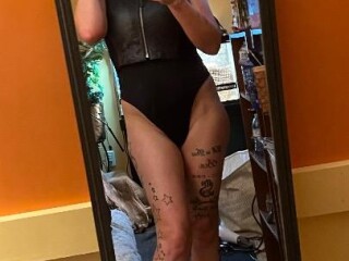 trixie-female-escorts-in-evansville-in