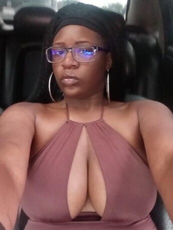 peaches-female-escorts-in-chicago-il-312-753-8181-big-4