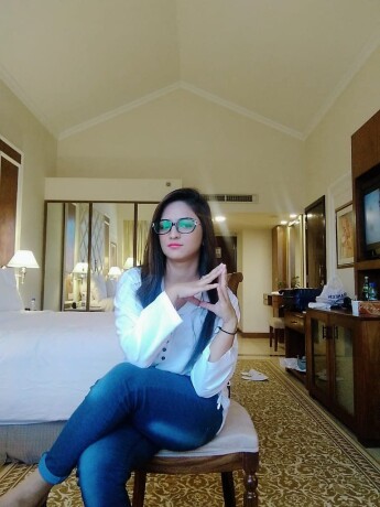 abirah-student-girl-female-escorts-in-dubai-united-arab-emirates-971-58-891-8126-big-1