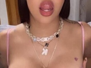 yuliana-female-escorts-in-long-island-city-ny-929-443-2260
