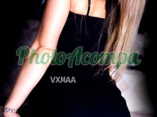 lola-loira-com-os-olhos-castanho-mel-magra-com-151m-de-altura-photoacompanhantes